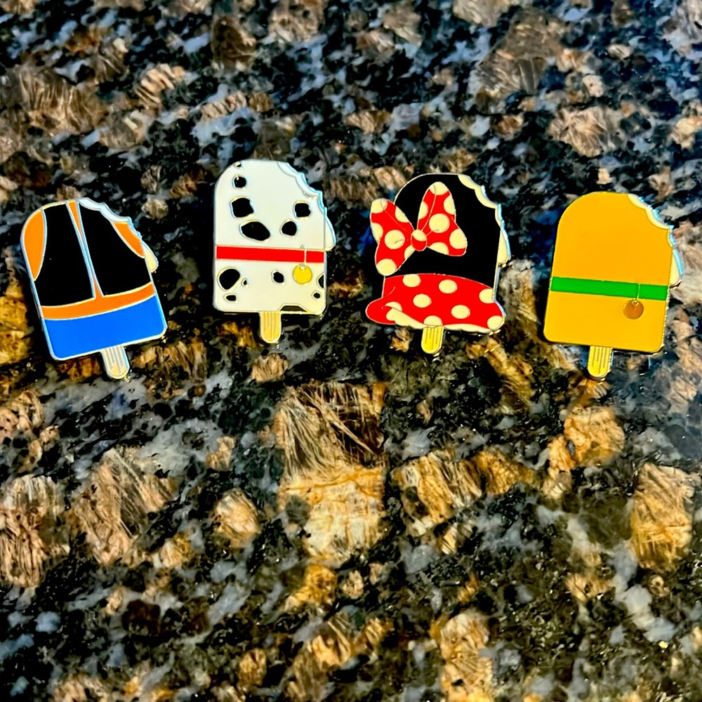 Disney Ice Cream Bars set of 4 pins 😃 Pluto . Minnie. Goofy , 101 dalmatians.